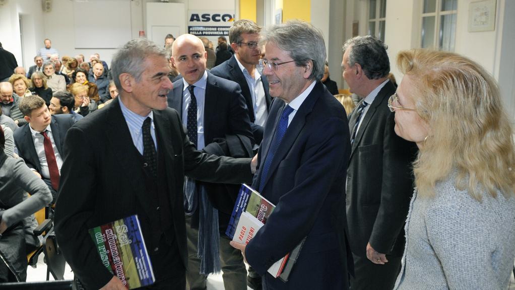 L’ex premier Gentiloni a Vercelli: “Non sottovalutate l’ondata nazional-populista”