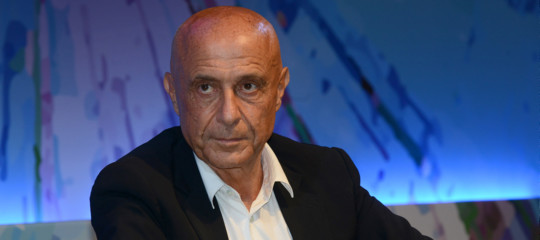 “Emergenza creata ad arte, io l’avrei risolta in 5 minuti”, dice Minniti del caso Sea Watch