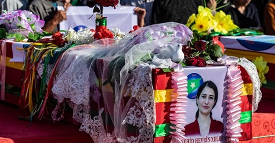 Non dimentichiamo Hevrin Khalaf, simbolo del martirio dei curdi